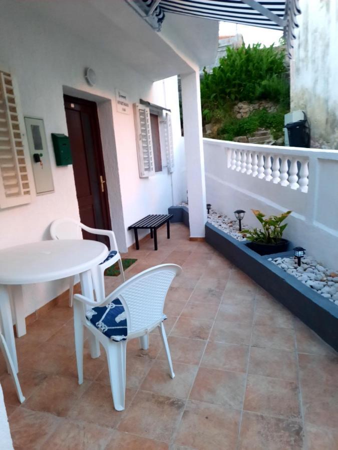 Apartmani Ana-Lora Lopar Buitenkant foto