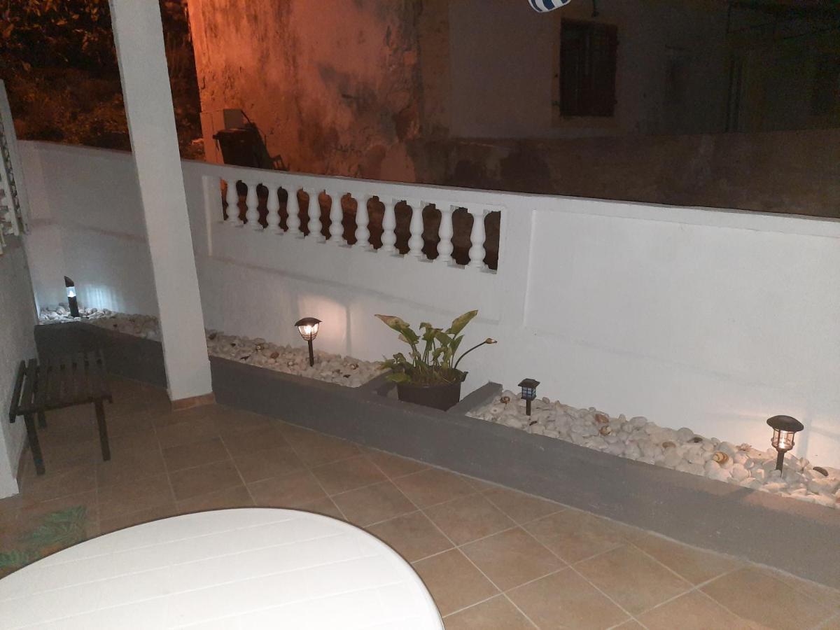 Apartmani Ana-Lora Lopar Buitenkant foto