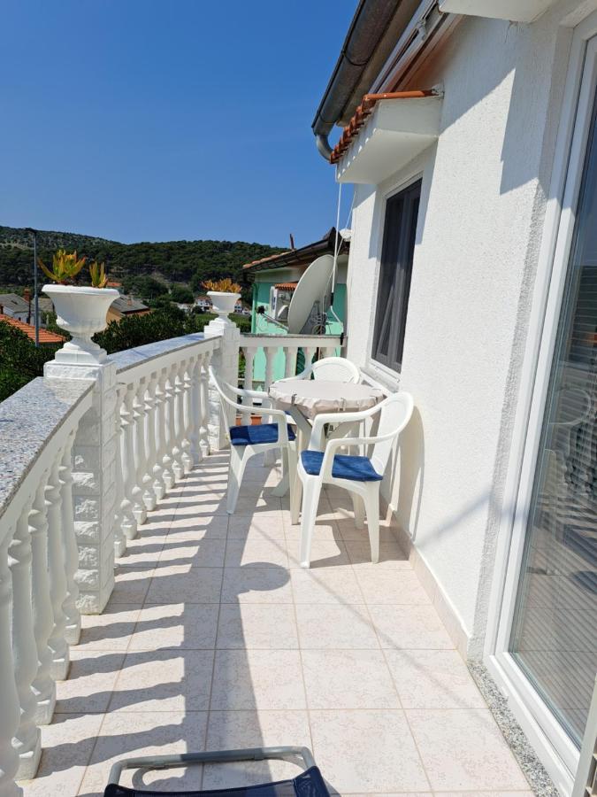 Apartmani Ana-Lora Lopar Buitenkant foto