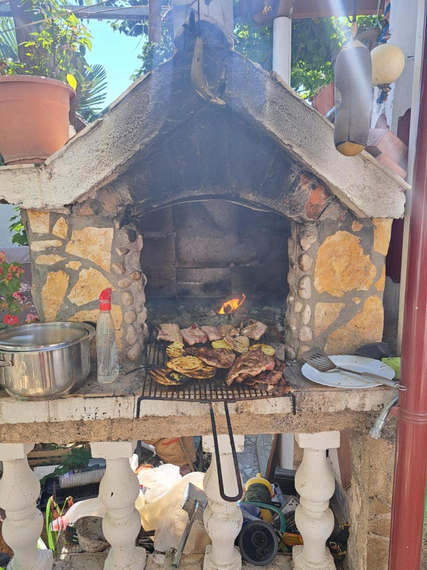 Apartmani Ana-Lora Lopar Buitenkant foto