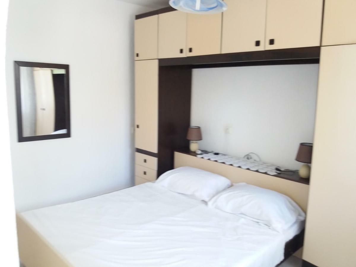Apartmani Ana-Lora Lopar Buitenkant foto