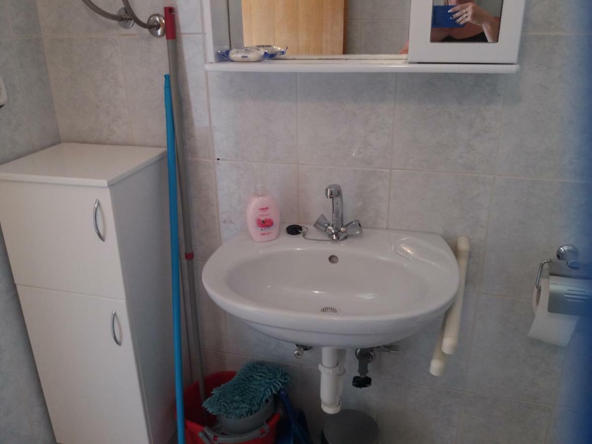 Apartmani Ana-Lora Lopar Buitenkant foto